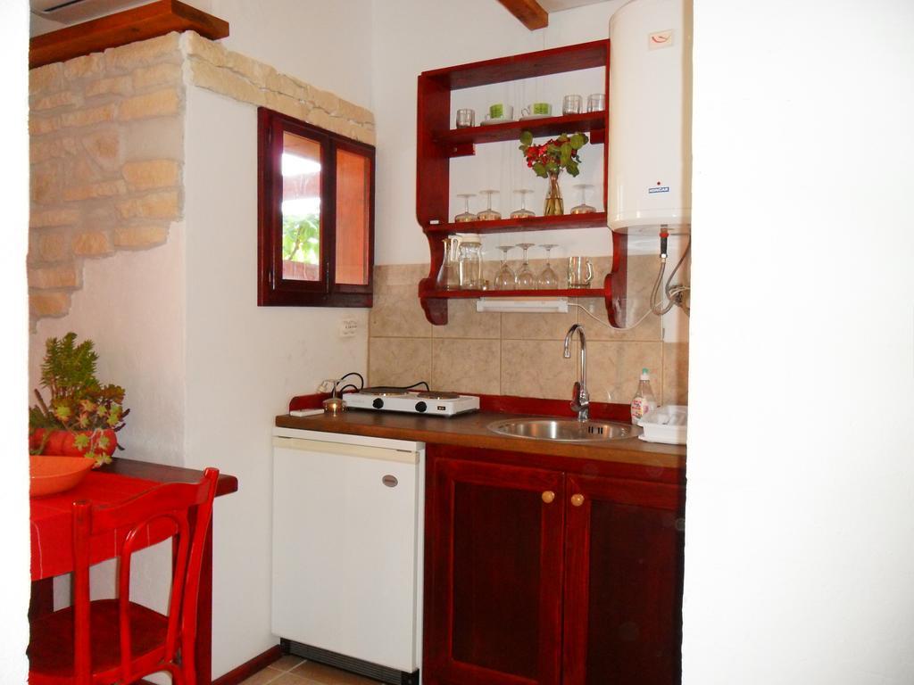 Apartments Picasso Komiza Komiža Quarto foto