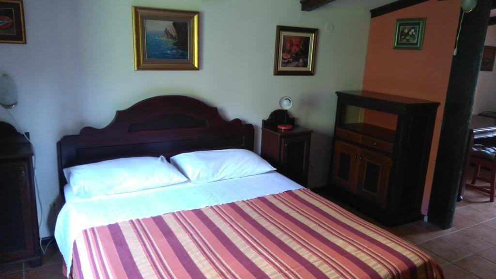Apartments Picasso Komiza Komiža Quarto foto
